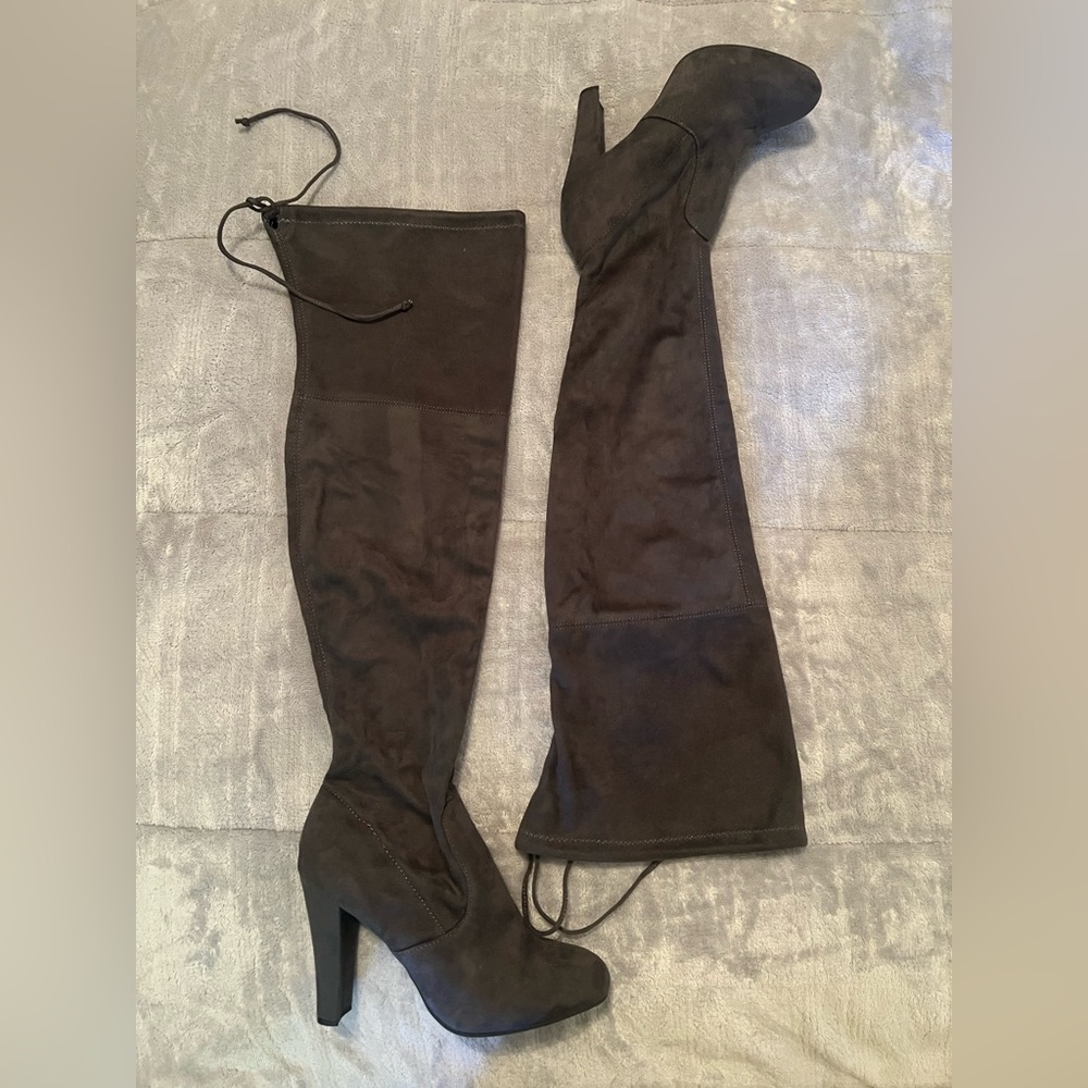Zigisoho Dark Gray Thigh High Suede Boots, size 8 1/2
